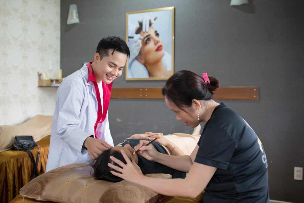 Học phí học phun xăm thẩm mỹ hết bao nhiêu tiền tại Trung tâm đào tạo thẩm mỹ Crystal Spa Tphcm 2019 Học phí học phun xăm thẩm mỹ hết bao nhiêu tiền tại Trung tâm đào tạo thẩm mỹ Crystal Spa Tphcm 2019